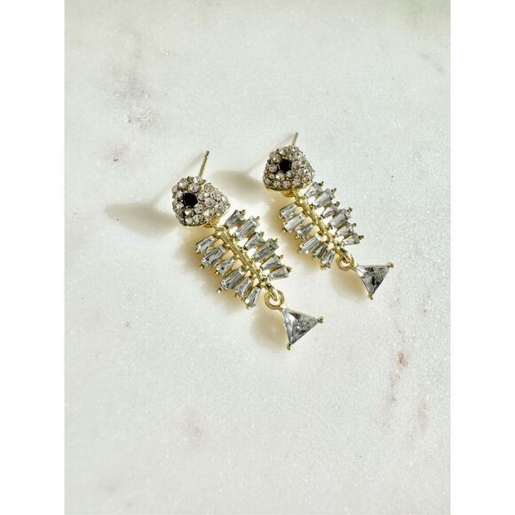 Pirate rhinestone skeleton fish dangle earring - Picture 3 of 3